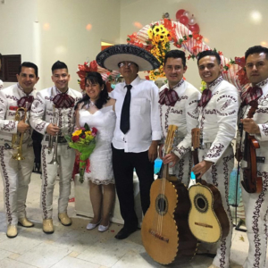 mariachi-juveniles-show-serenata-enamorados