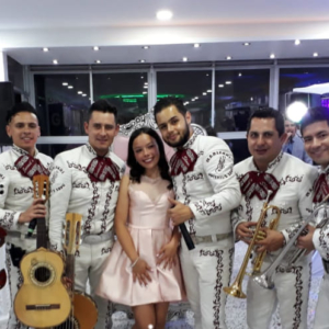 Serenatas en Bogotá por el grupo Mariachi Juvenil&#039;s Show